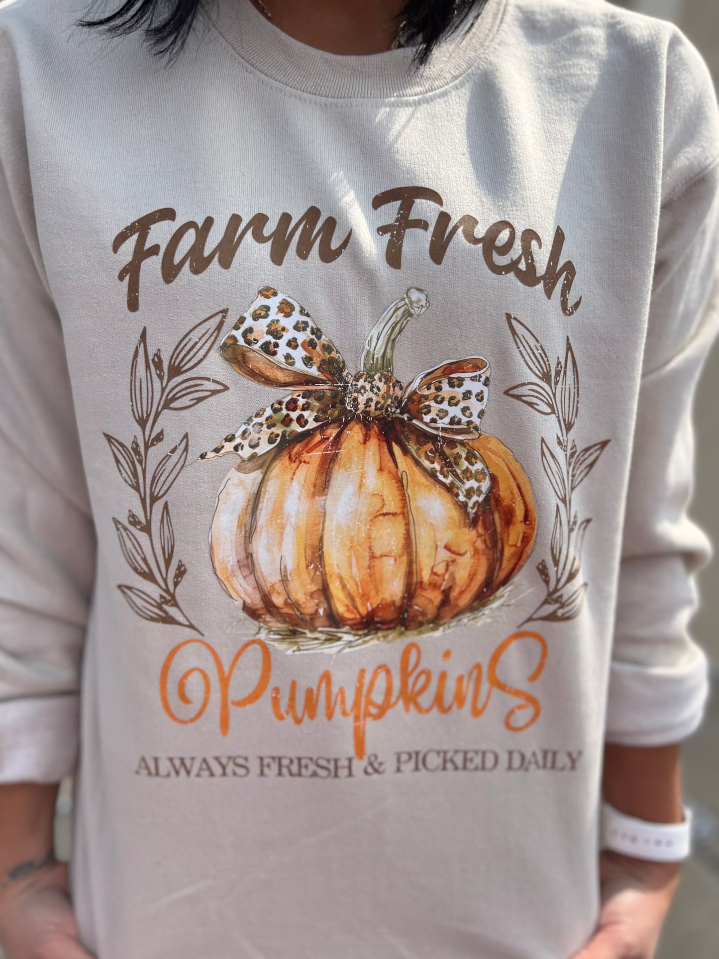FARM FRESH PUMPKINS SWEATSHIRT