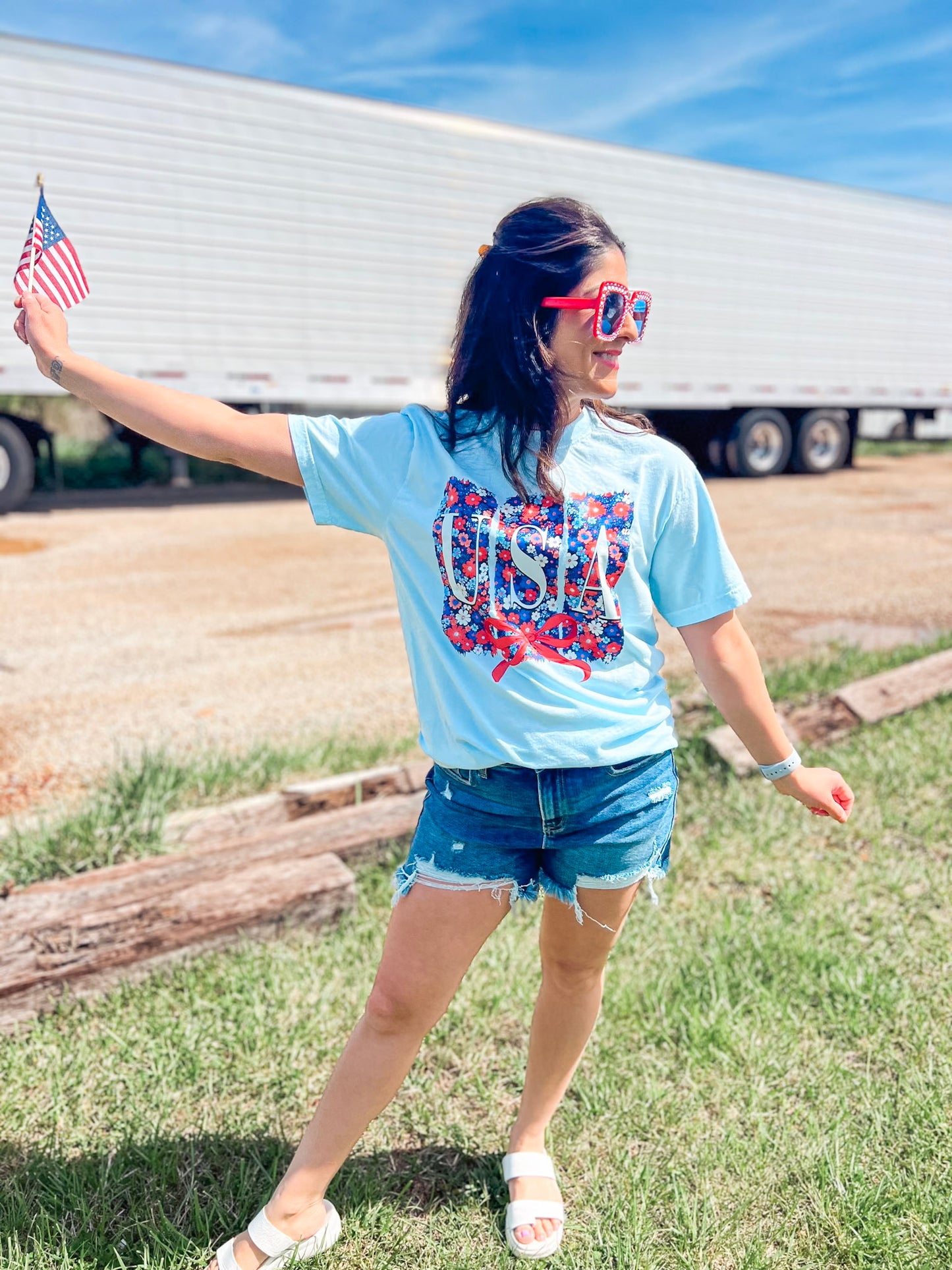 FLORAL USA TEE (CHAMBRAY)
