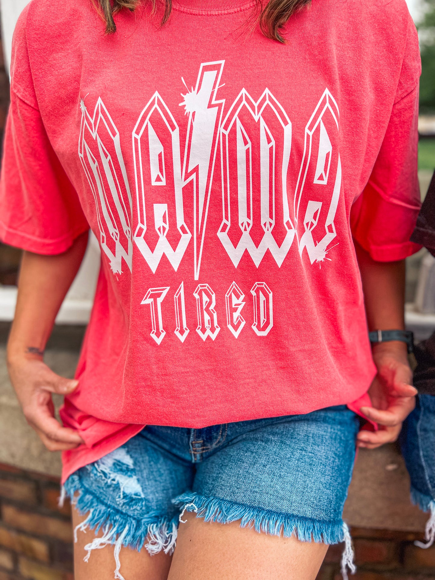 MAMA TIRED TEE