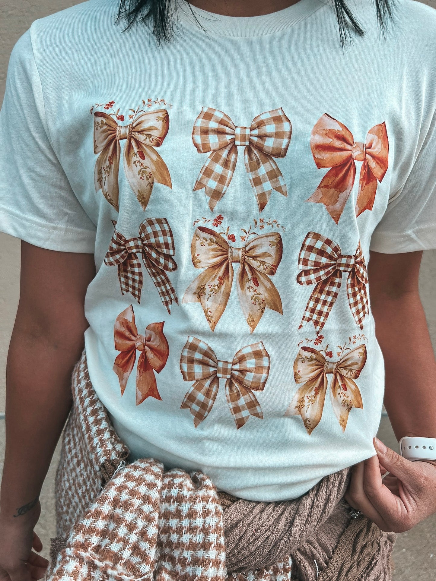 FALL BOWS TEE