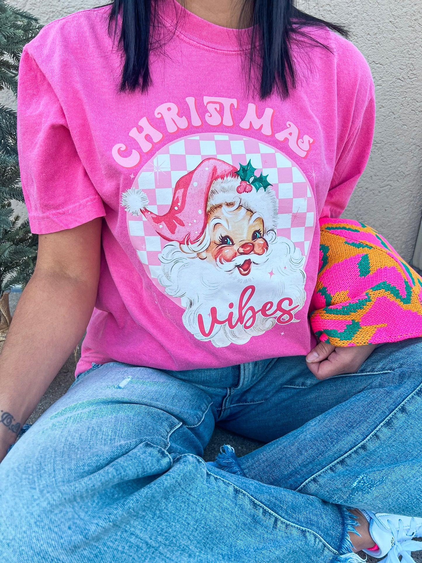 PINK CHRISTMAS VIBES TEE (PINK CC)