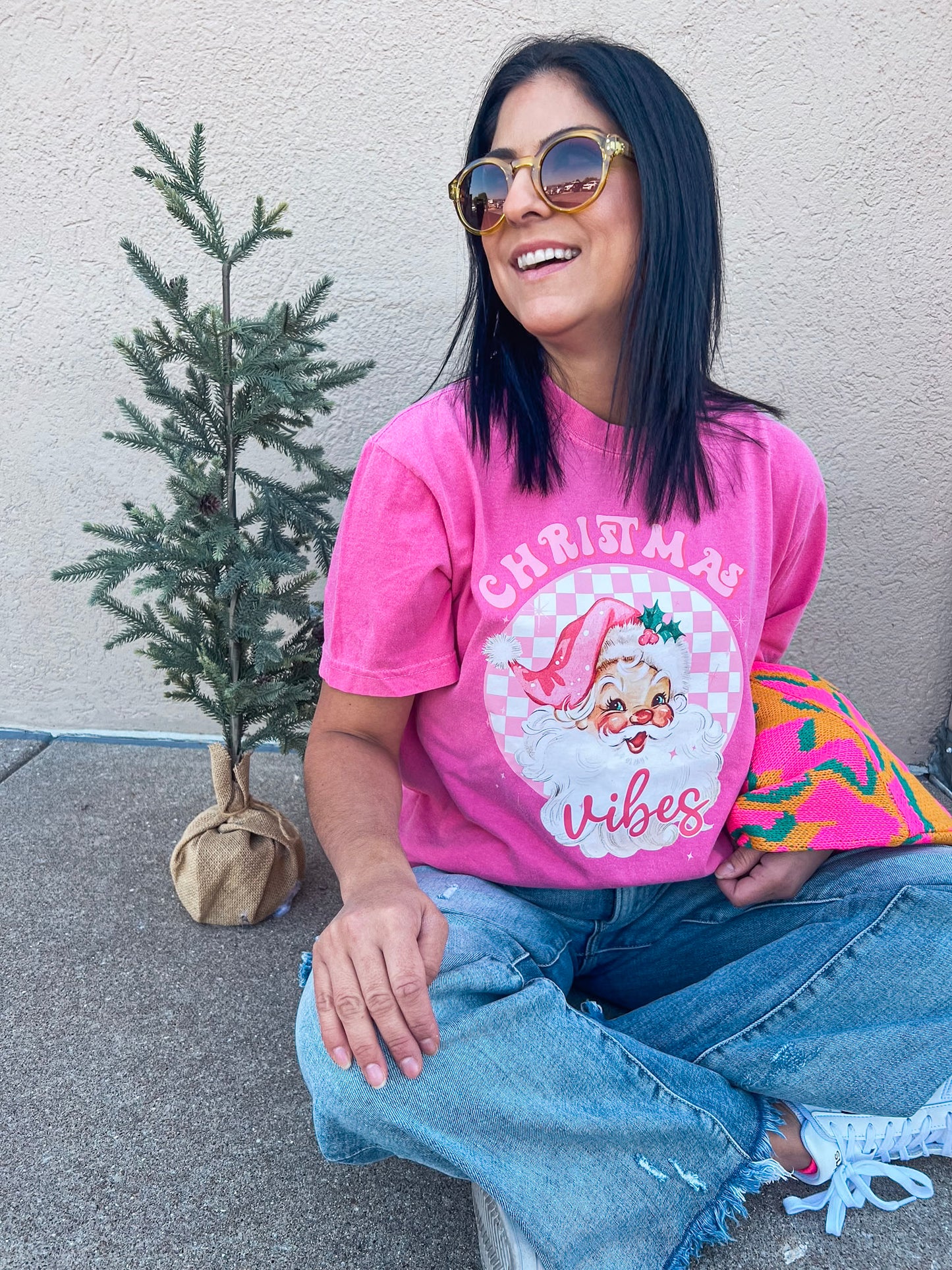 PINK CHRISTMAS VIBES TEE (PINK CC)