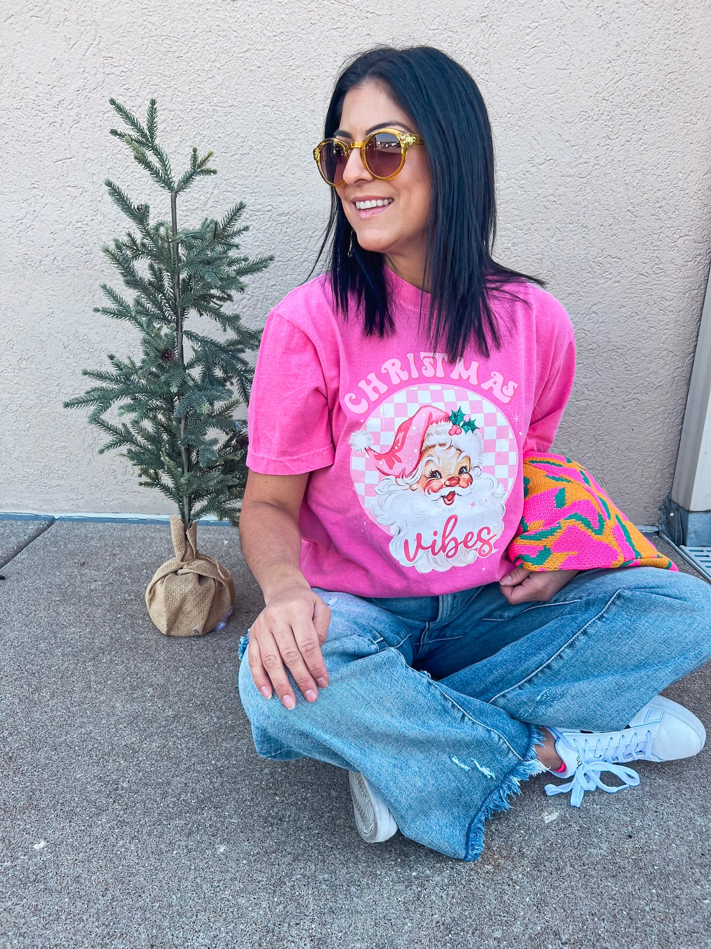 PINK CHRISTMAS VIBES TEE (PINK CC)