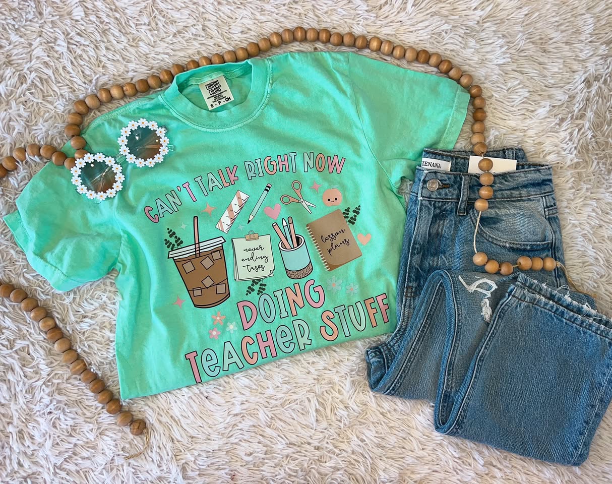 CAN'T TALK RIGHT NOT DOING TEACHER THINGS TEE (ISLAND)