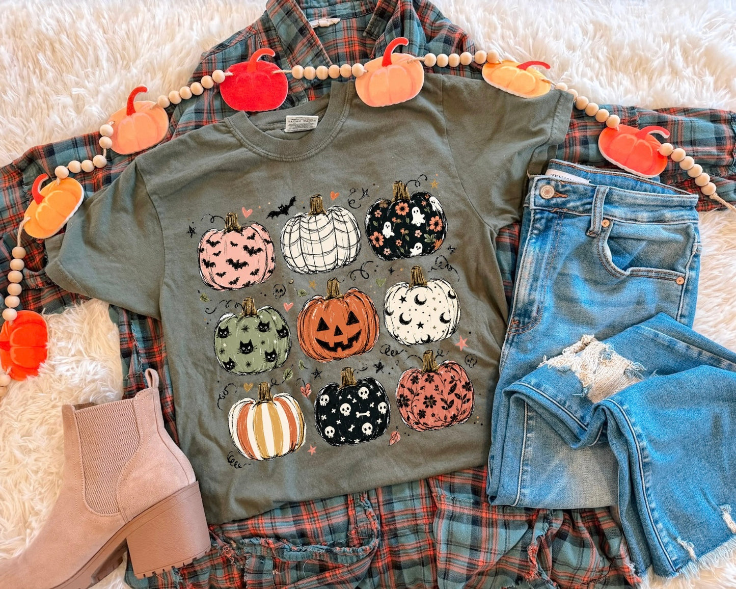 HALLOWEEN PUMPKIN COLLAGE TEE (MOSS)