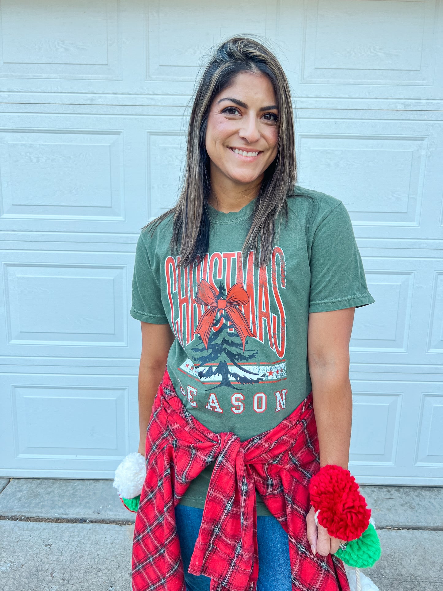 CHRISTMAS VIBES TEE (MOSS)