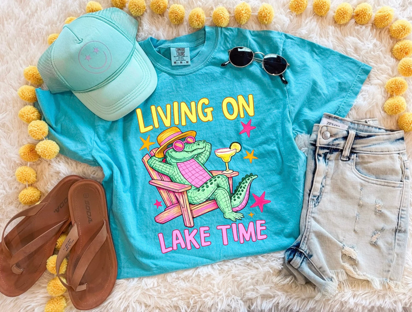 LIVING ON LAKE TIME TEE (LAGOON)