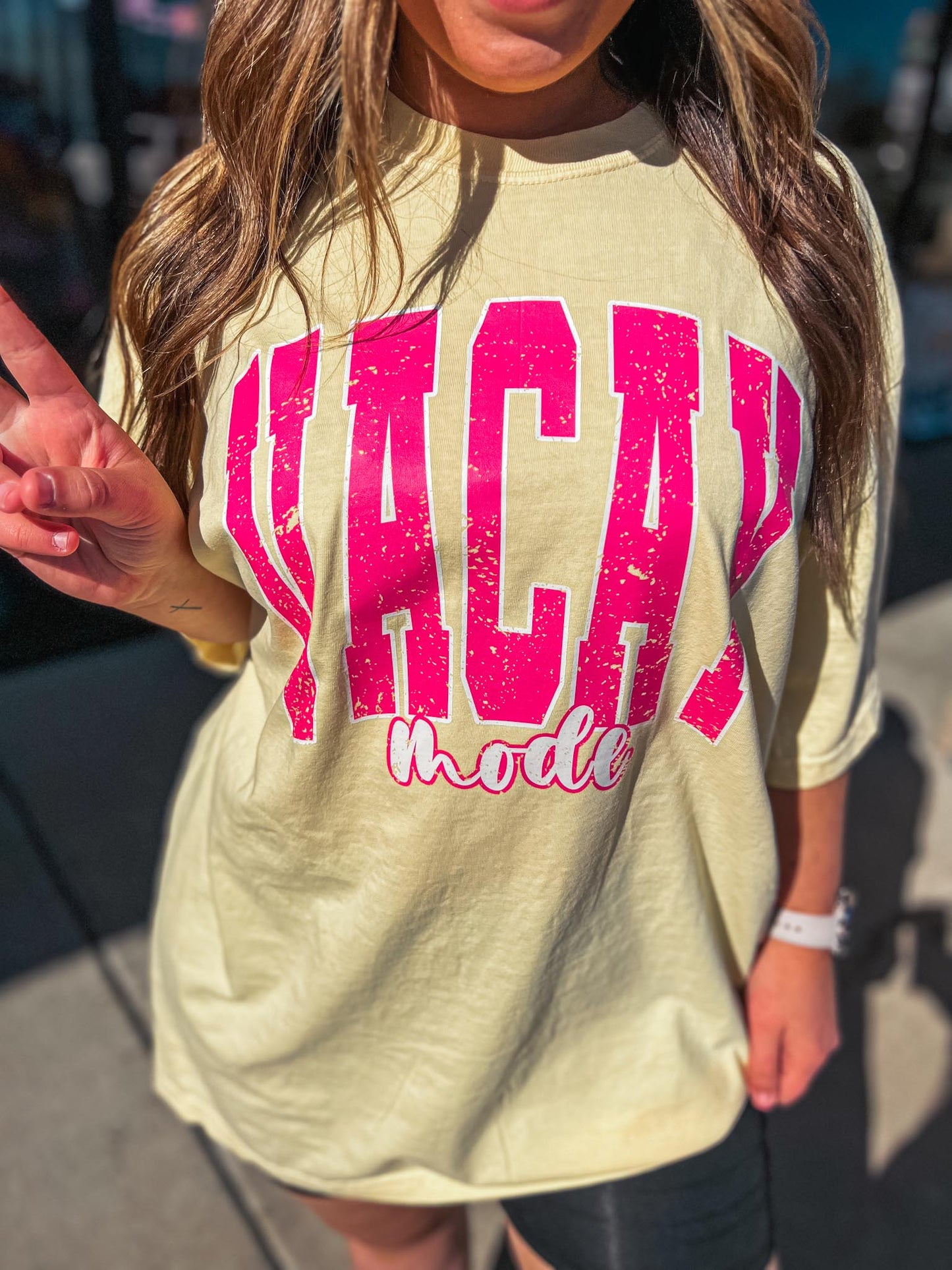 VACAY VIBES TEE