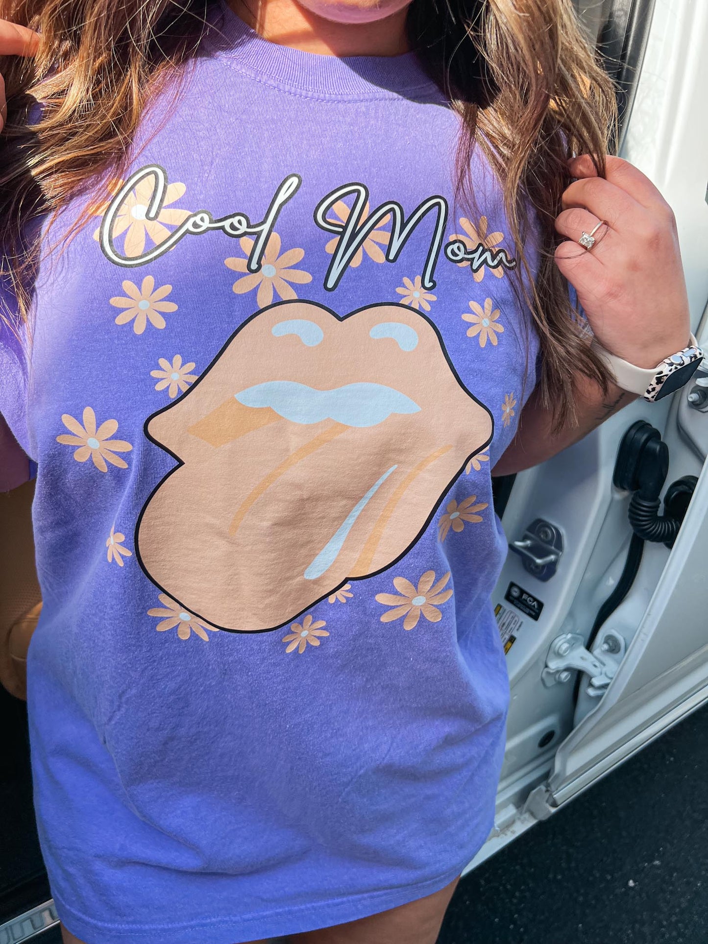 COOL MOM FLORAL TEE