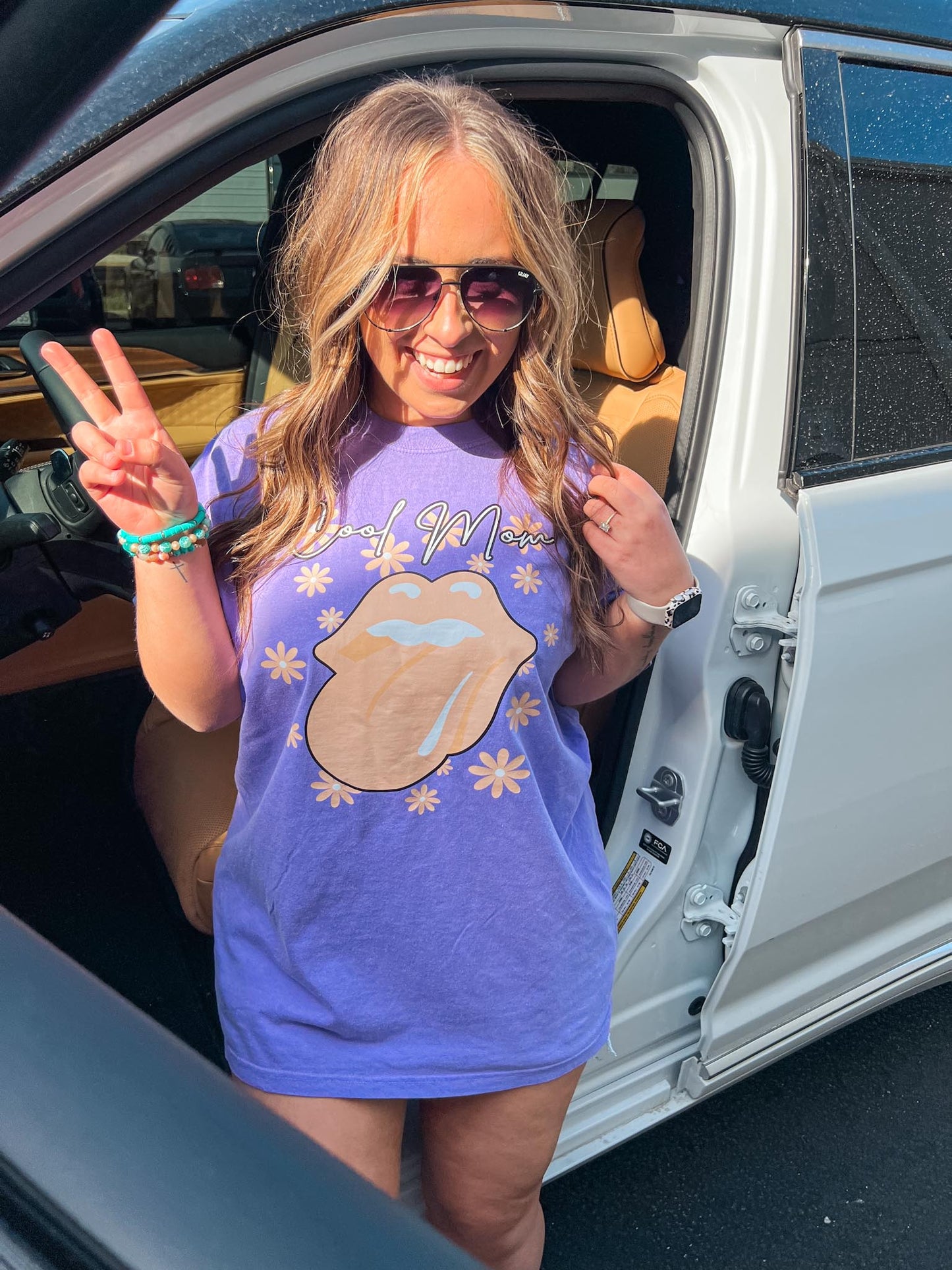 COOL MOM FLORAL TEE