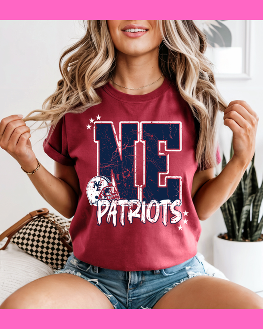NEW ENGLAND FOOTBALL SCRIPT TEE (CRIMSON)