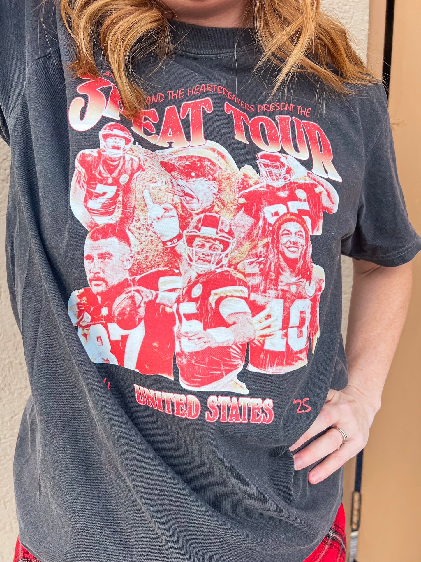 THREE PEAT TEE (PEPPER CC)