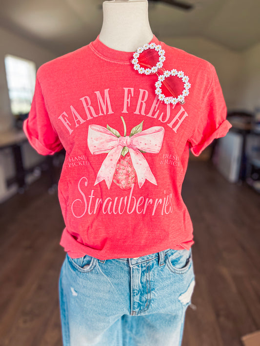 FARM FRESH STRAWBERRIES TEE (WATERMELON)