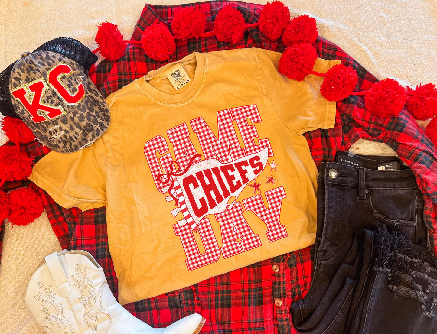 GAMEDAY CHIEFS TEE (MUSTARD)