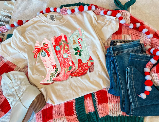CHRISTMAS BOOTS TEE (IVORY)