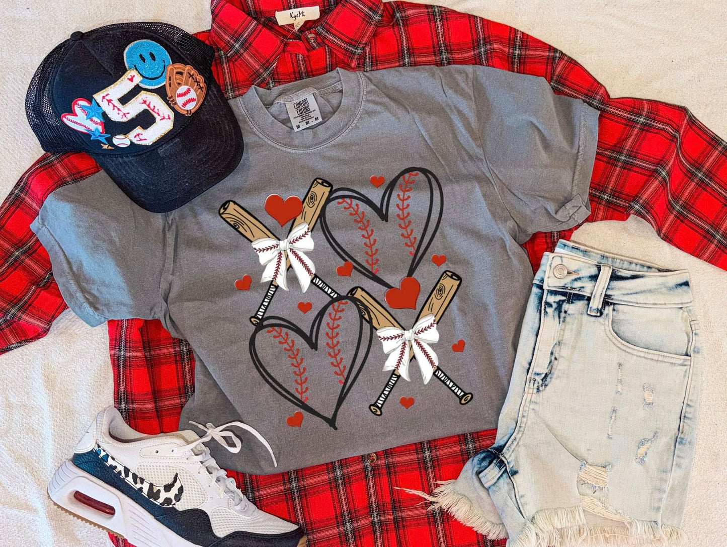 HEARTS AND BATS TEE (GREY)