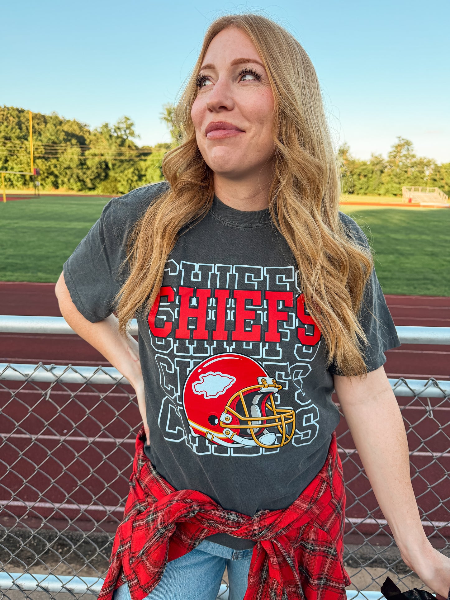 CHIEFS STACKED TEE (PEPPER)