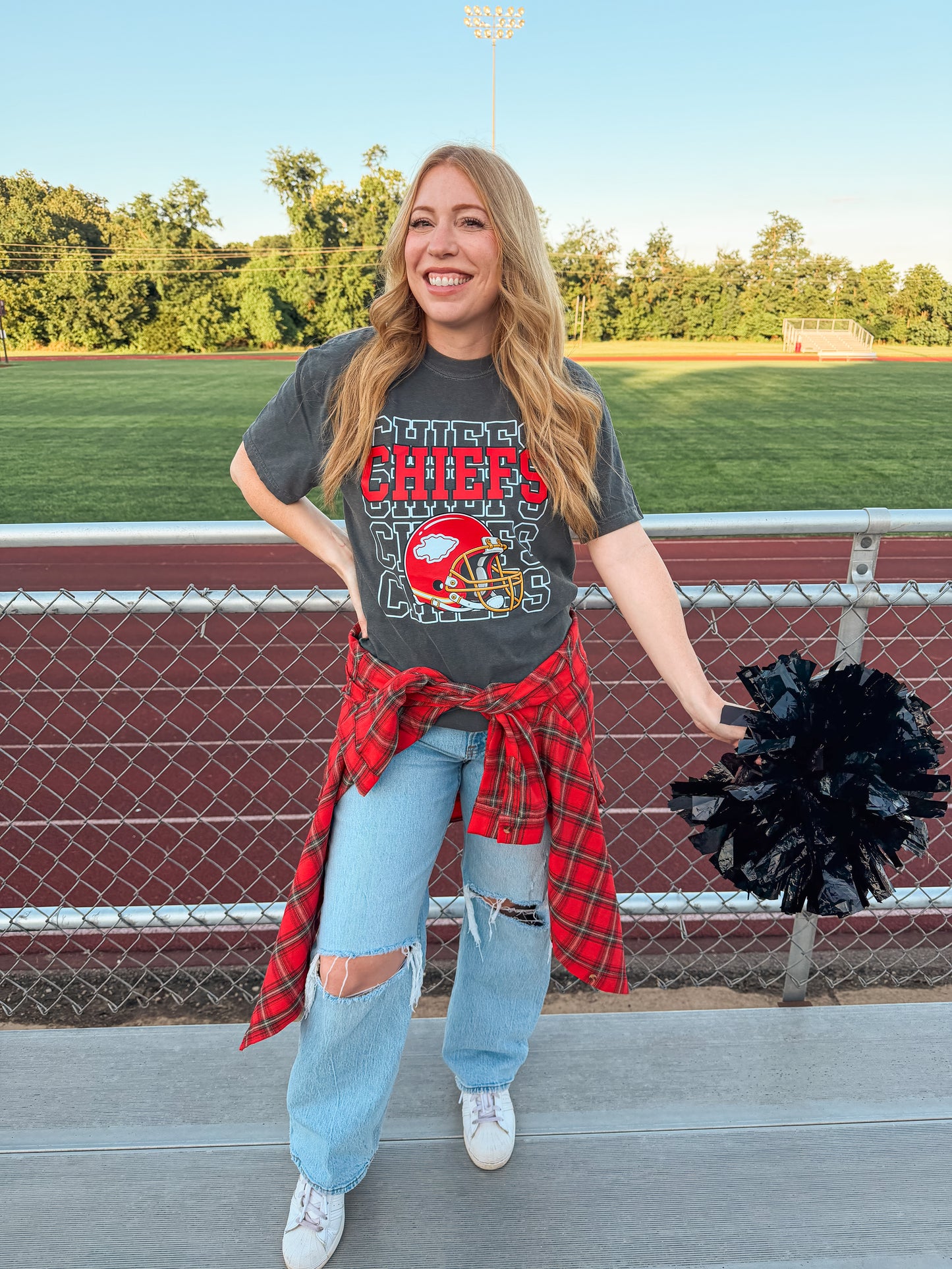 CHIEFS STACKED TEE (PEPPER)