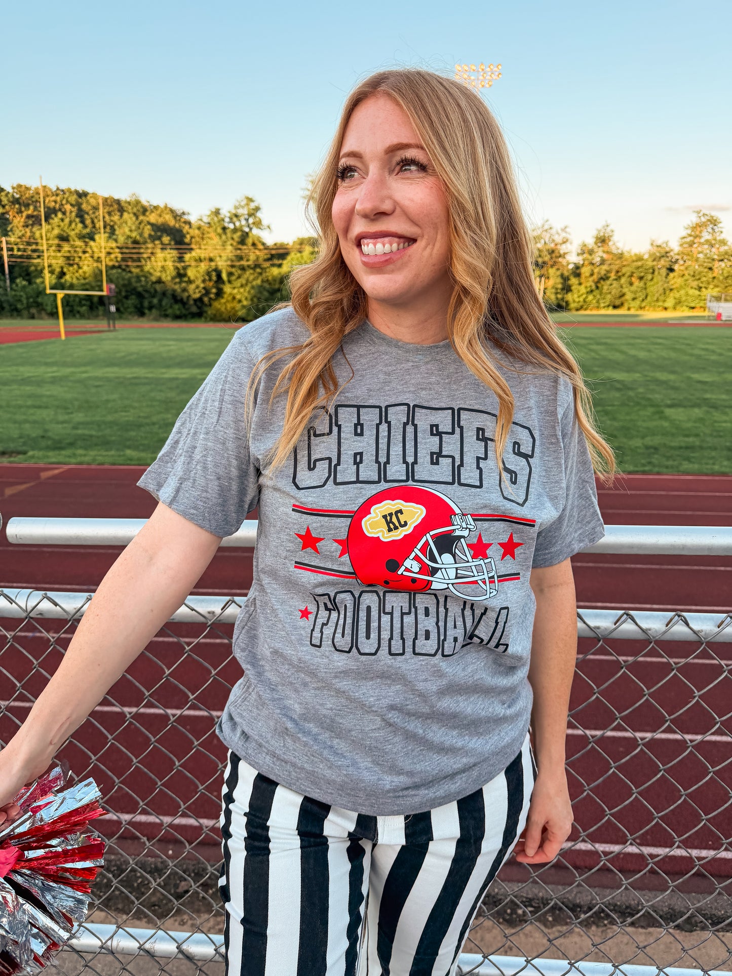CHIEFS FOOTBALL STARS & STRIPES TEE (GREY)