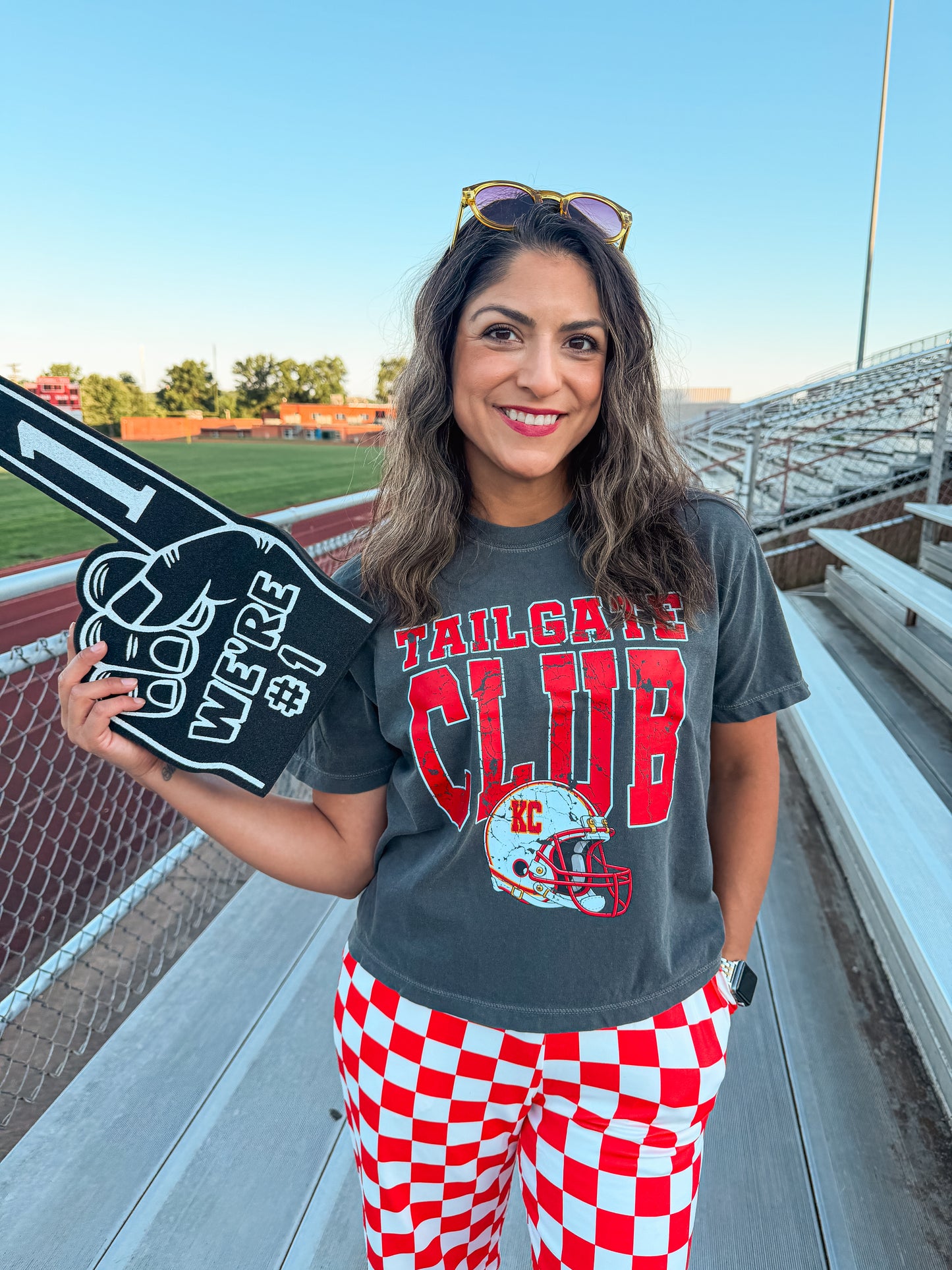 TAILGATE CLUB CROP TEE (PEPPER)